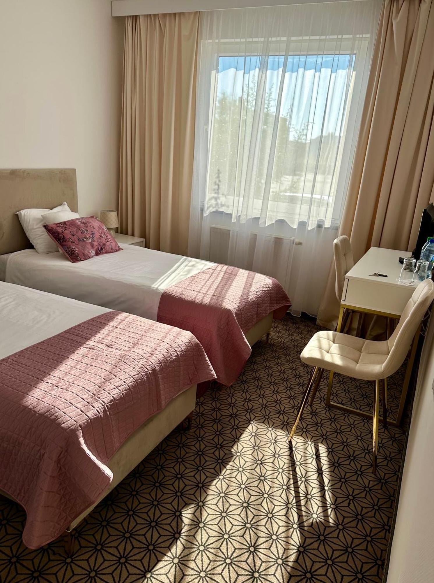 Hotel 500 Tarnowo Podgorne Exterior photo