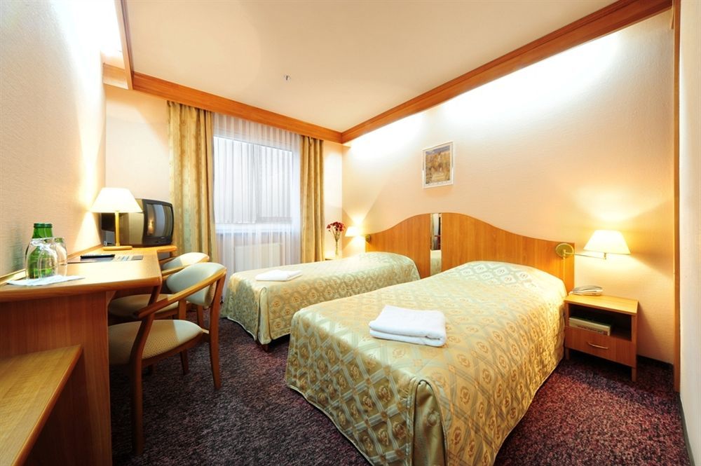 Hotel 500 Tarnowo Podgorne Exterior photo