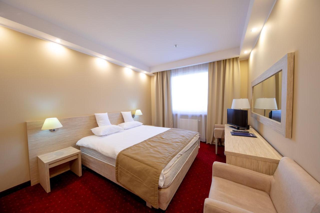 Hotel 500 Tarnowo Podgorne Exterior photo